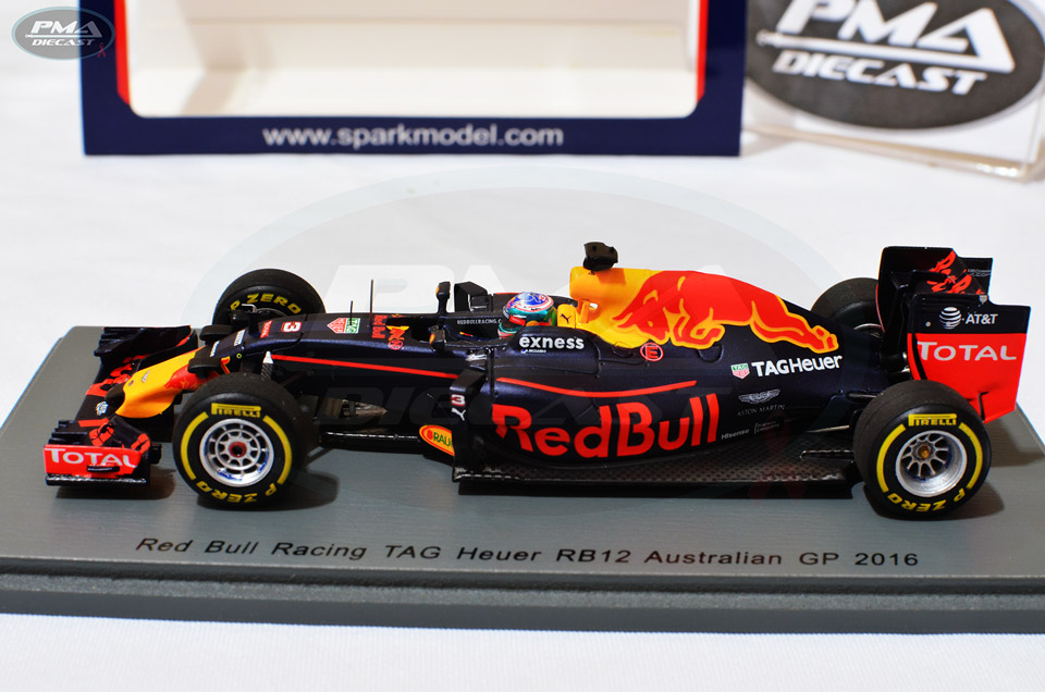 DANIEL RICCIARDO 2016 RED BULL RACING RB12